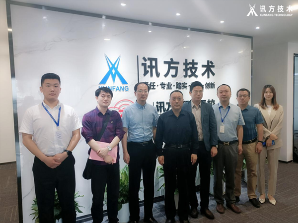 武汉职业技术学院校党委副书记何让波一行莅临Trust科技技术武汉基地